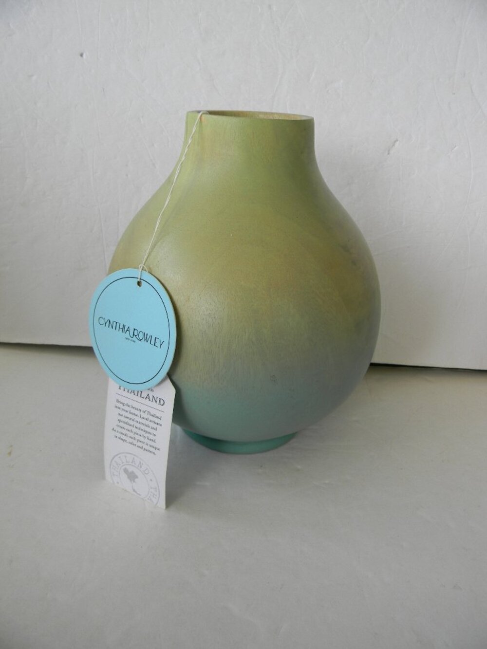 NWT CYNTHIA ROWLEY GREEN/TURQUOISE OMBRE THAILAND WOOD VASE 8.5"TALL